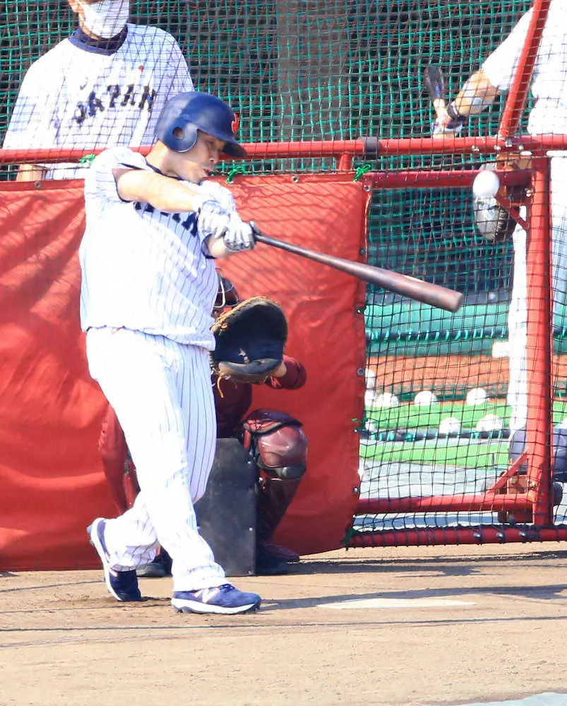 【画像・写真】フリー打撃をする近藤（撮影・篠原岳夫）