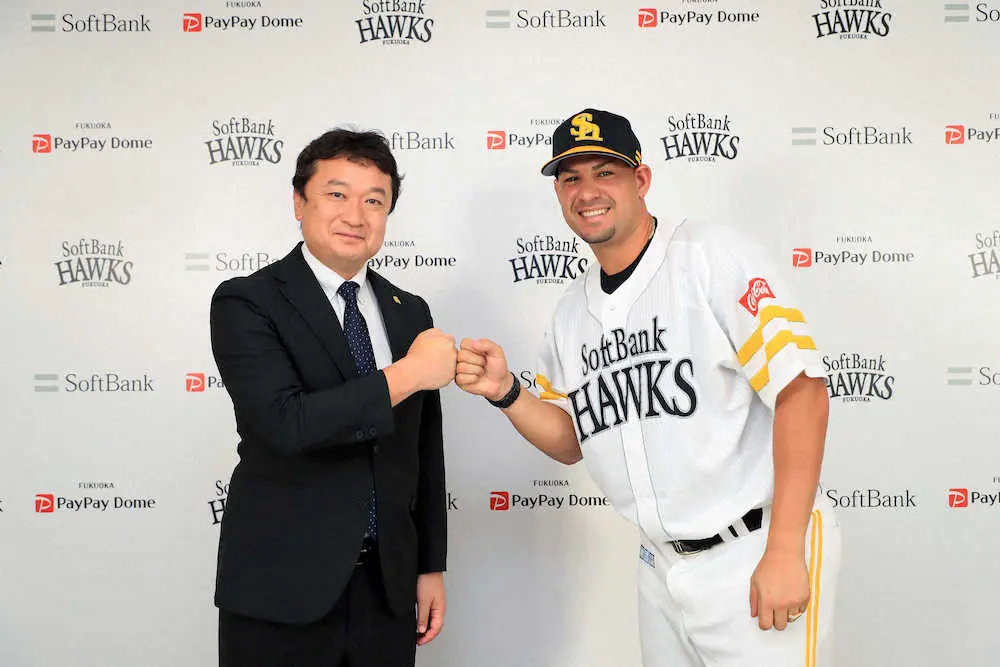 【画像・写真】ソフトB新助っ人アルバレスが入団会見　武器は長打力「パワーを見て」