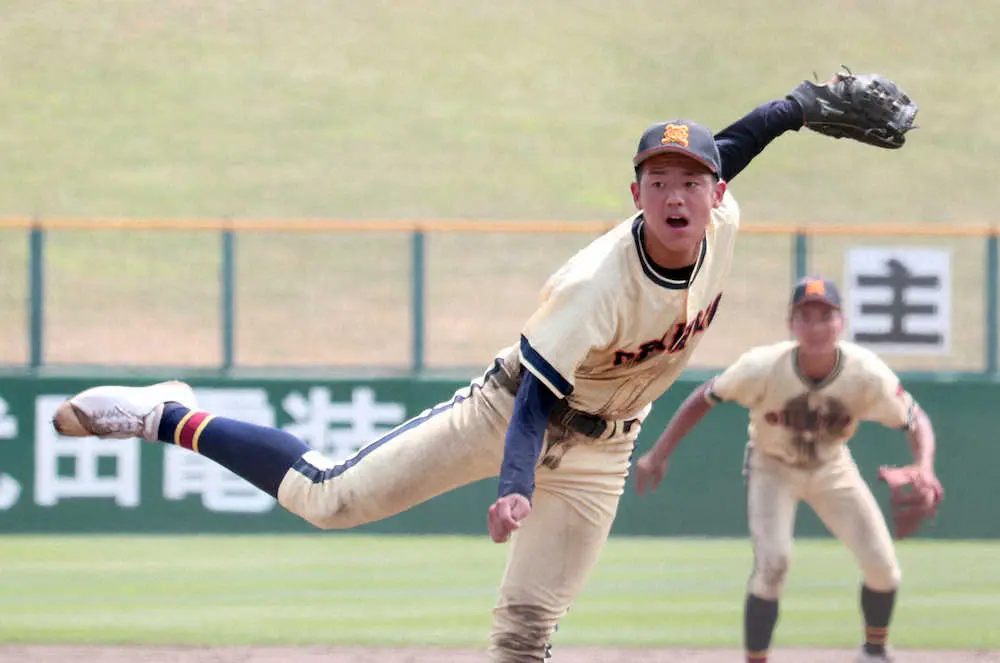 【画像・写真】帯広農・佐藤大「安定の118キロ」と言われて開き直り　141球完投で39年ぶり甲子園切符たぐり寄せた