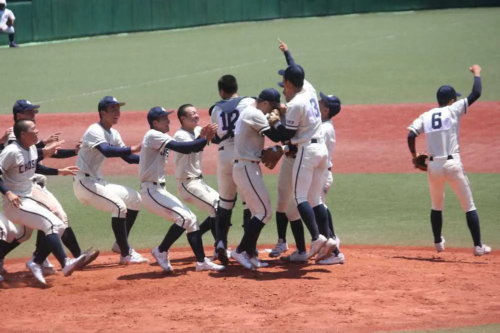 【画像・写真】長崎商　延長の熱闘制し5年ぶりの甲子園切符！西口監督「奇跡起こしてくれた」
