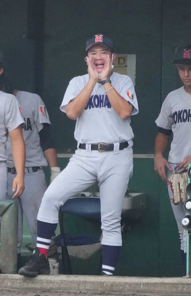 【画像・写真】横浜・村田監督　夏“結実”男泣きV「やっと一歩目が踏み出せた」