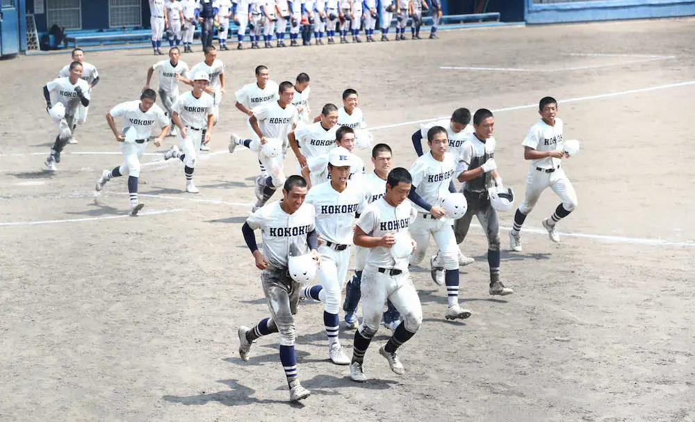 【画像・写真】興国　46年ぶり決勝決めた！延長14回に2年生中村がサヨナラ打「3年生の夏を終わらせるわけには」
