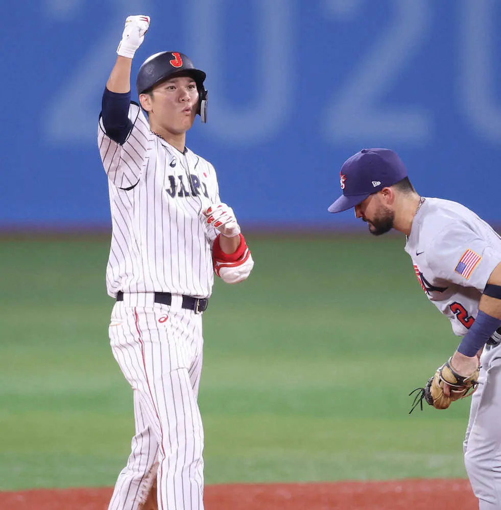 【画像・写真】侍ジャパンが4回に同点に追いつく　坂本が3打席連続安打の左中間適時二塁打　