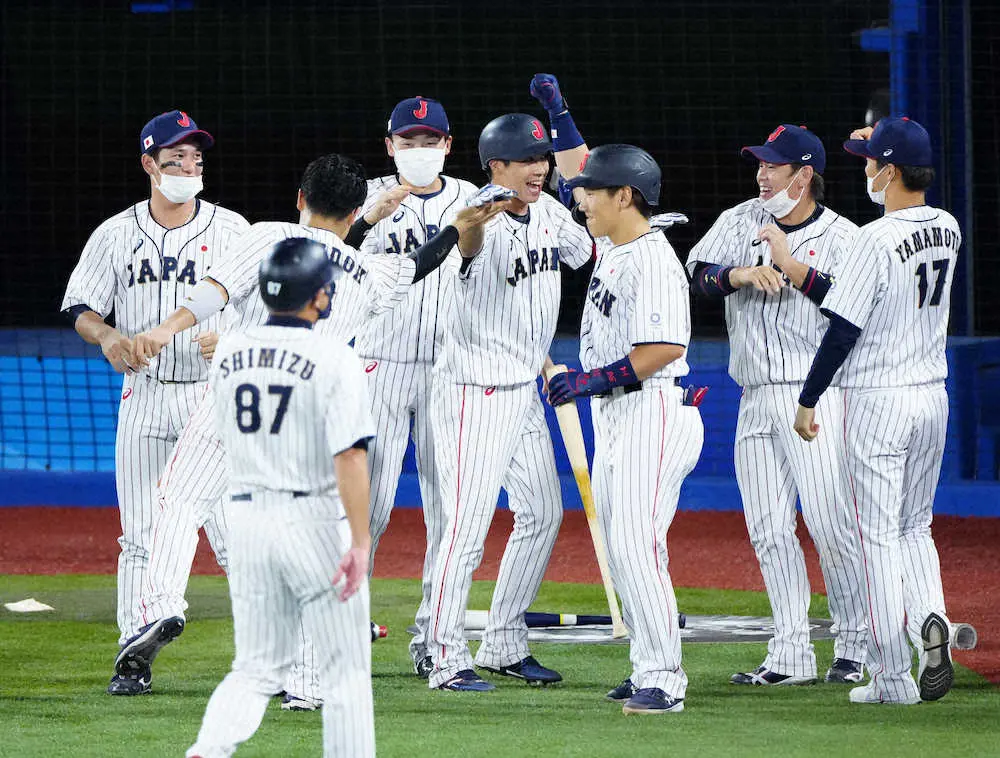 【画像・写真】侍J、銀メダル以上確定！宿敵・韓国撃破で悲願の金メダルにあと1勝　山田が殊勲の走者一掃2ベース