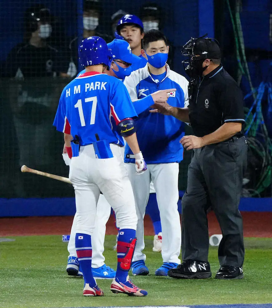 【画像・写真】韓国指揮官　日本戦8回の判定に不満「主審は一塁がセーフかどうかだけ確認した」　韓国メディア報道