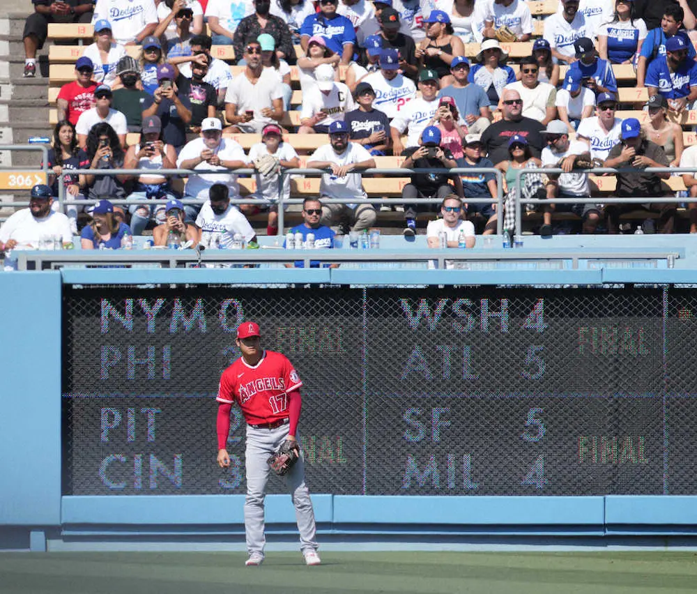 【画像・写真】大谷翔平　8回に代打で四球、そのまま右翼守備へ 今季代打成績は3打数1安打4四死球