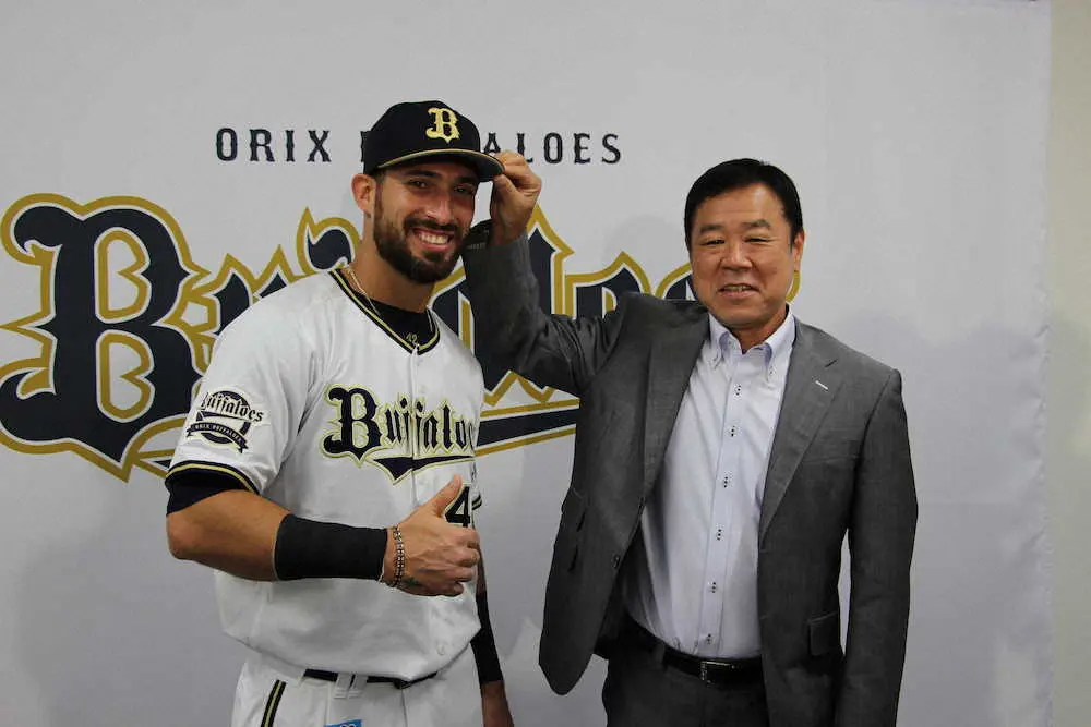 【画像・写真】オリックス新外国人ラベロが入団会見「勝つために、ここに来た」「優勝を目指してやってきたい」