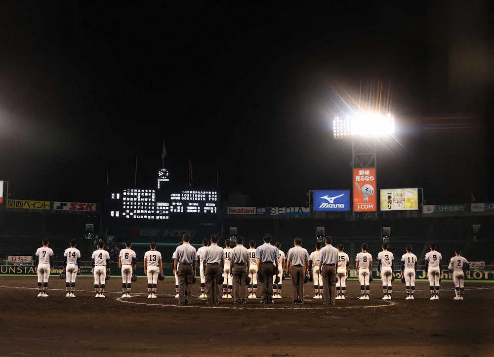 夏の甲子園史上 最も遅 い1日でした 第4試合は開始も終了も最遅 午後9時40分にゲームセット スポニチ Sponichi Annex 野球
