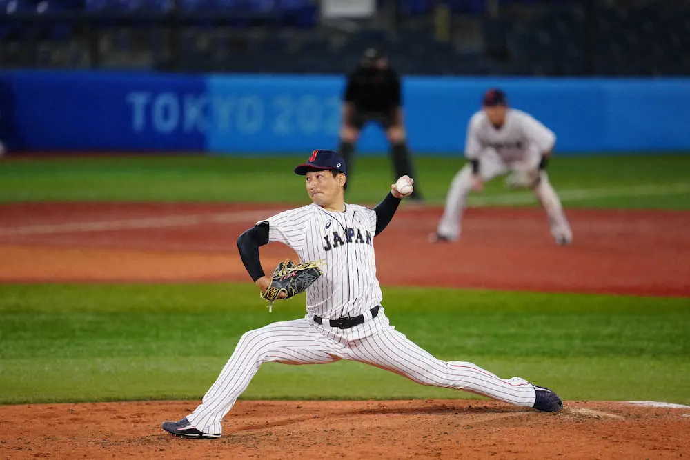 【画像・写真】＜東京五輪・野球決勝　日本・米国＞8回途中から登板する岩崎（撮影・小海途　良幹）