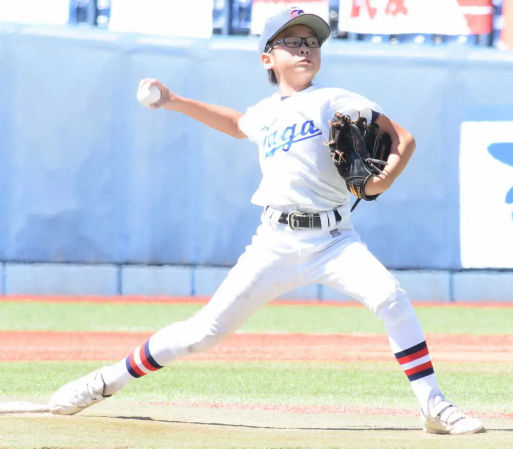 力投する多賀少年野球クラブの太田投手