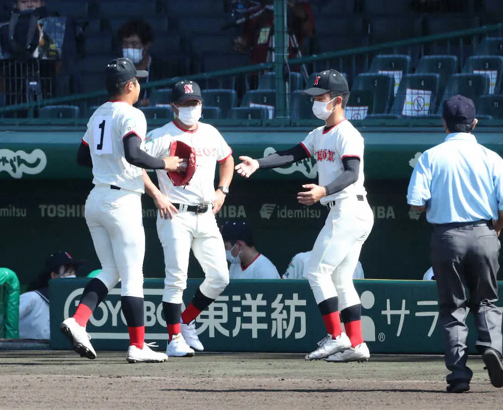 【画像・写真】日大東北　試合開始直後にアクシデント　エースで4番・吉田が交代、打球が右脚に直撃　星が緊急リリーフ