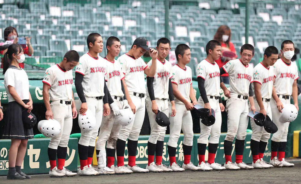 【画像・写真】日大東北・吉田わずか3球で降板　打球を右足に浴び負傷　仕切り直しの一戦で無念の敗戦
