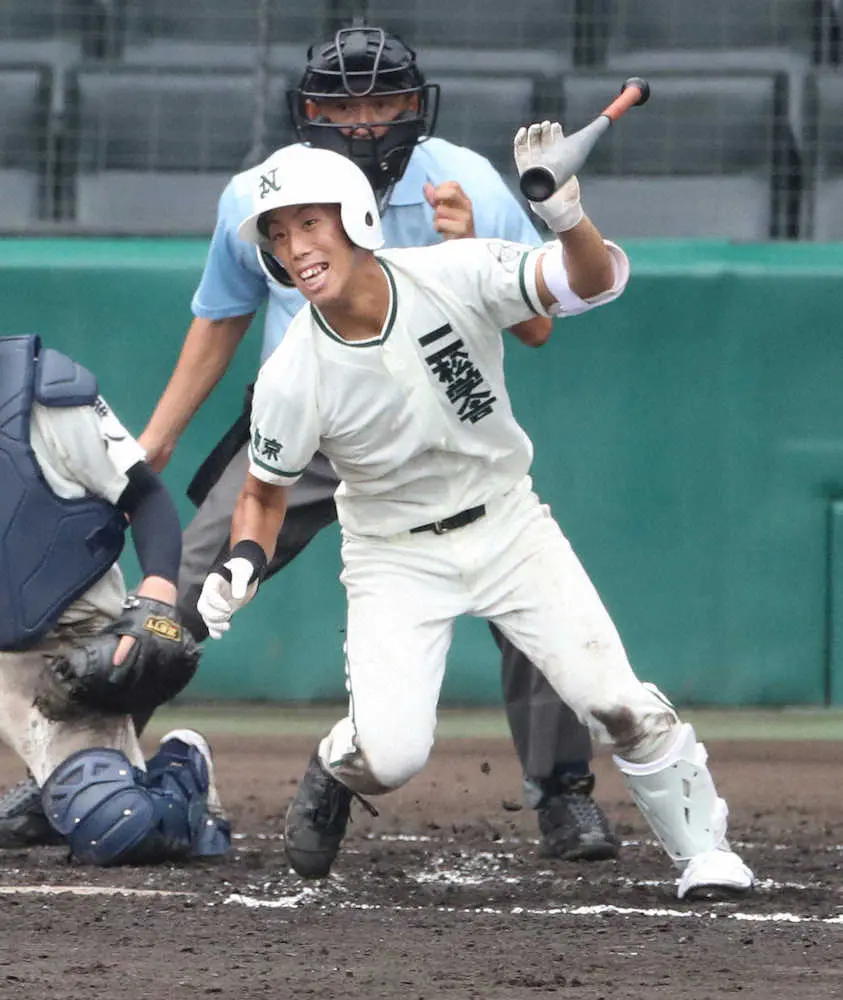 【画像・写真】二松学舎大付・浅野だ丸山だ!!0―0の6回に貴重2点もぎ取った
