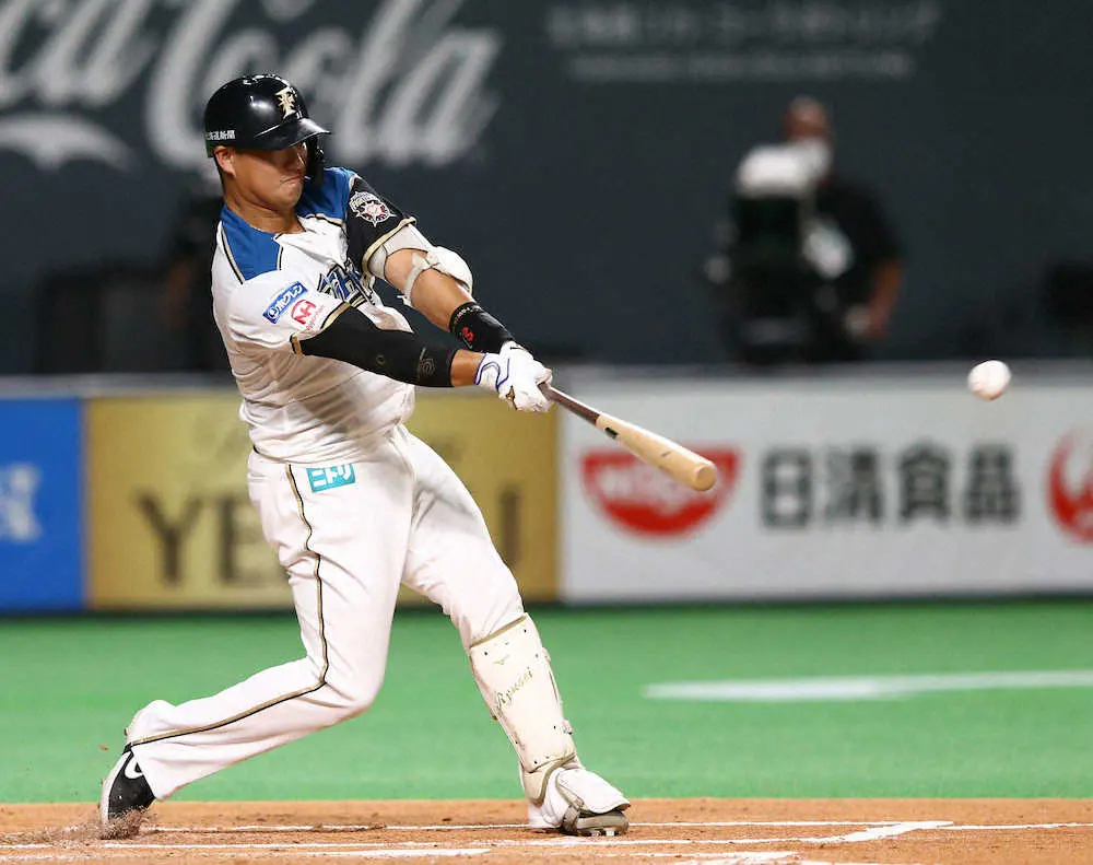 【画像・写真】日本ハム・佐藤　楽天・マー君から移籍後初打席初安打「しっかり振り抜けた」