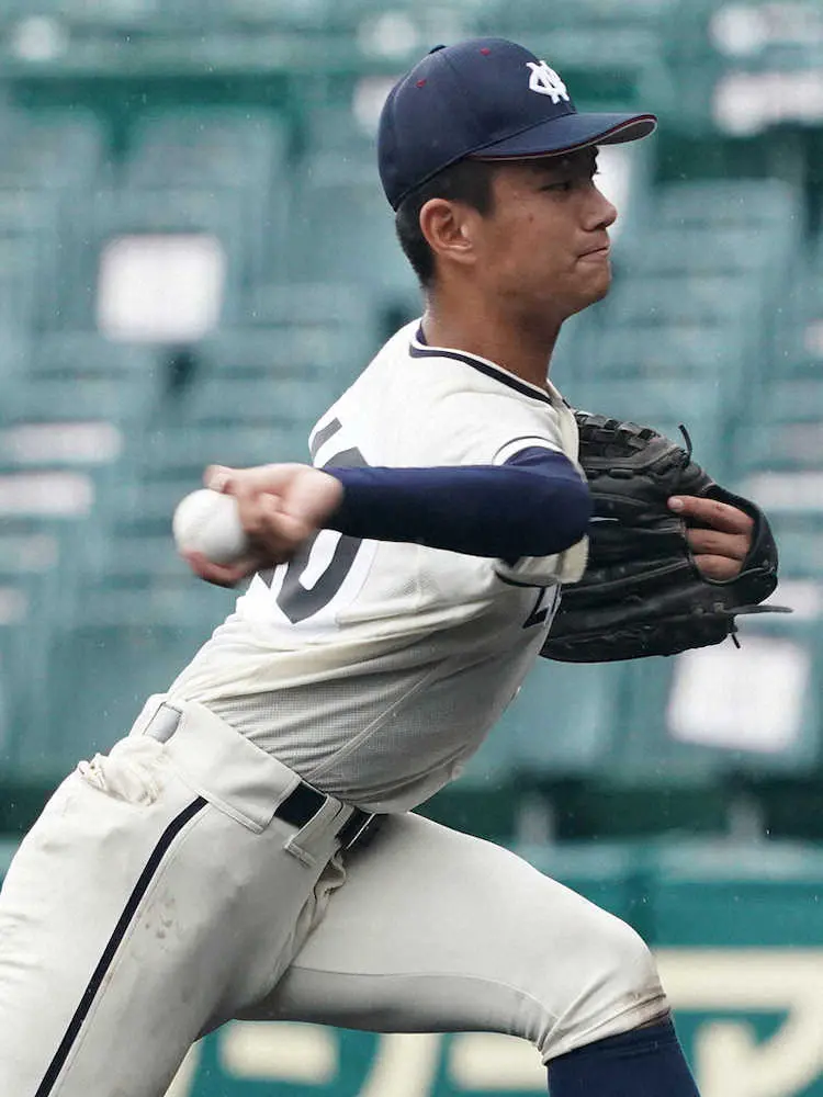 【画像・写真】長崎商　69年ぶりの甲子園2勝　15安打6得点と打線が活発　2番手・田村が好救援