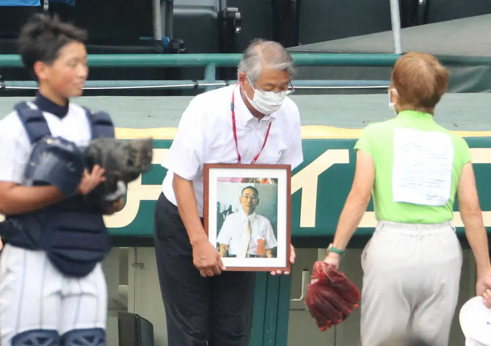 【画像・写真】【内田雅也の追球】先人たちが見つめた女子初の甲子園開催　女子が切りひらく球界の未来