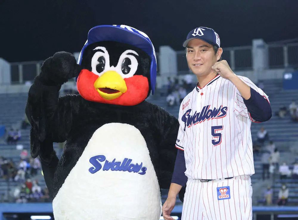 【画像・写真】仕事人が決めた　ヤクルトの代打の切り札・川端が決勝適時打「最高の気持ち。むちゃくちゃうれしかった」