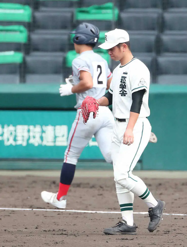 【画像・写真】二松学舎大付・秋山172球で散る　延長10回完投も6失点で初8強ならず
