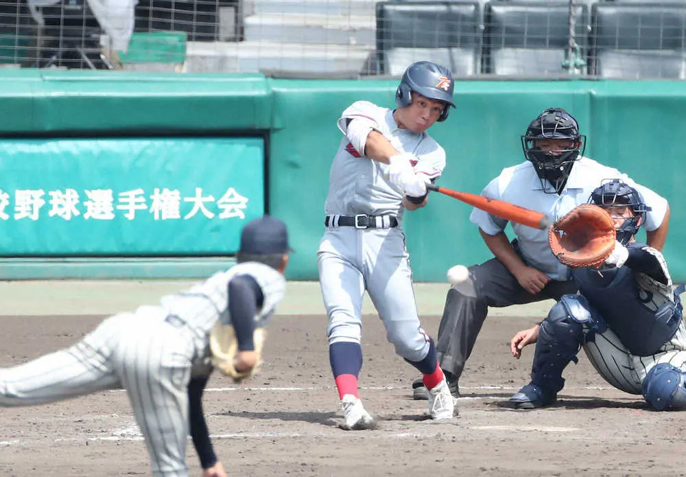 【画像・写真】＜京都国際・敦賀気比＞9回1死二塁、京都・松下は右前打、右エラーでサヨナラとなる（撮影・井垣　忠夫）