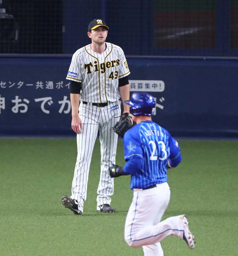 【画像・写真】阪神・ロハス　まさかのトンネルでDeNAに得点許す　12球団ワーストの64失策