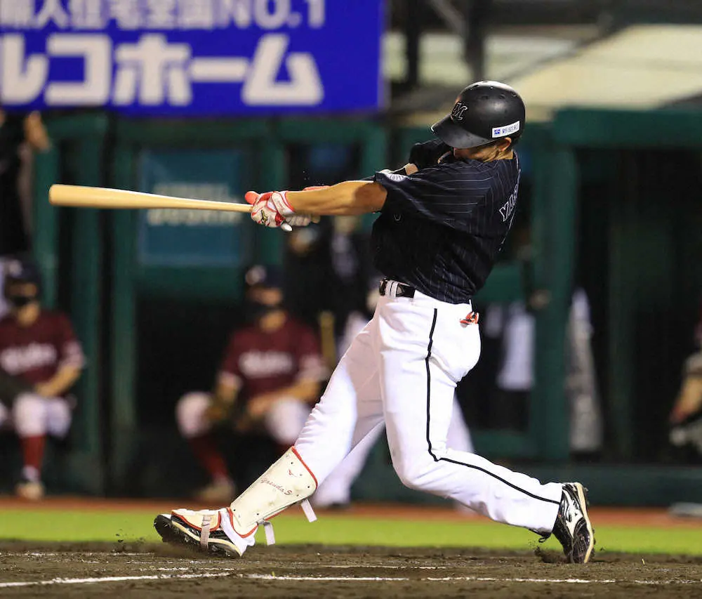 【画像・写真】ロッテ・安田が田中将大から同点7号ソロ　105日ぶり一発に「うまくバットに乗ってくれた」