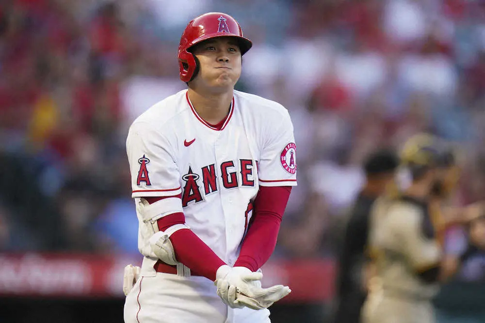 【画像・写真】大谷翔平ヒヤリ　初回に右手首に投球直撃、球審はスイングの判断で三振