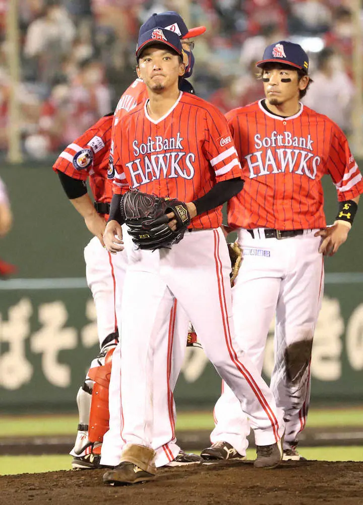 【画像・写真】ソフトB東浜自己ワースト3被弾で5回途中KO　「絶対にしてはいけないことをしてしまった」