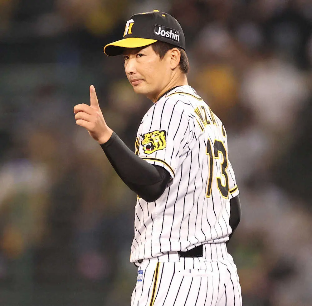【画像・写真】阪神・岩崎＆スアレス　8戦ぶり必勝リレー！スアレス9回ピンチも冷静「いい打者だったけど勝ちたかった」