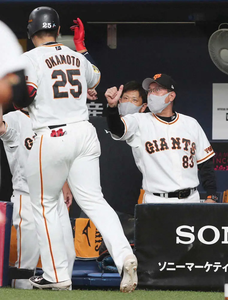 【画像・写真】巨人・岡本和　3年ぶり自己最多タイ33号　またも左腕から、5階席に飛び込む特大アーチ
