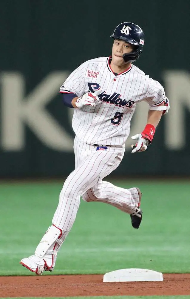【画像・写真】ヤクルト塩見　初球先頭打者アーチでプロ4年目で初の10号