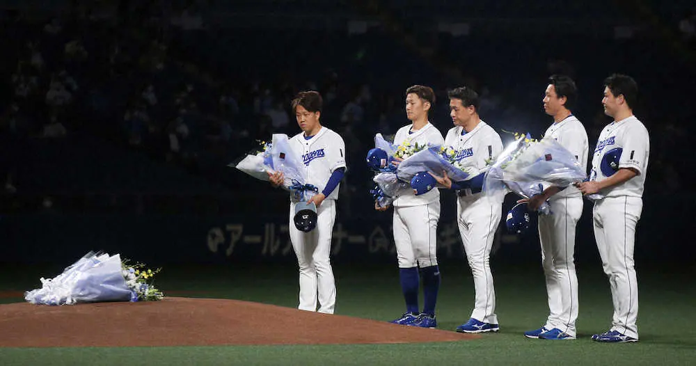 【画像・写真】ありがとう、DeNA　木下雄介さん追悼試合で敵軍ながらも「98」記してプレー　ネットで感動の声広がる