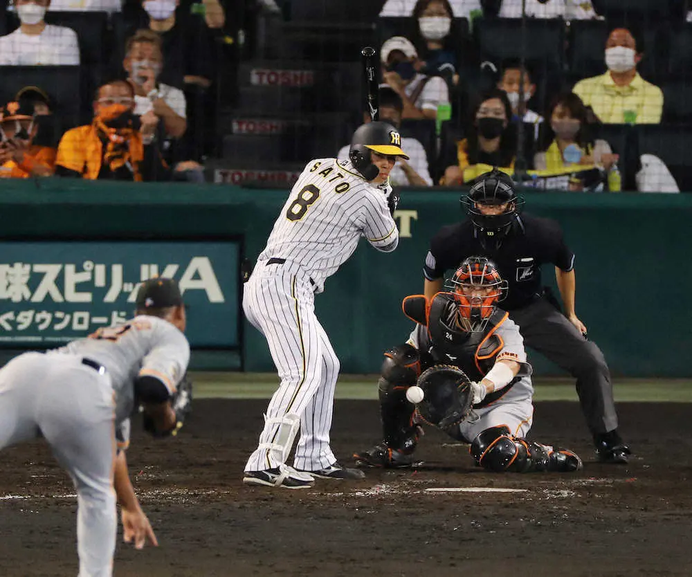 【画像・写真】阪神・佐藤輝　長い長いトンネルを抜け出せない　連続打席凡退が「33」に伸び、5回でベンチに退く