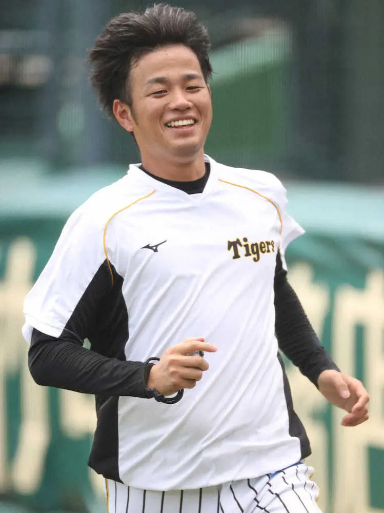 【画像・写真】＜阪神練習＞笑顔でランニングメニューをこなす高橋（撮影・北條　貴史）