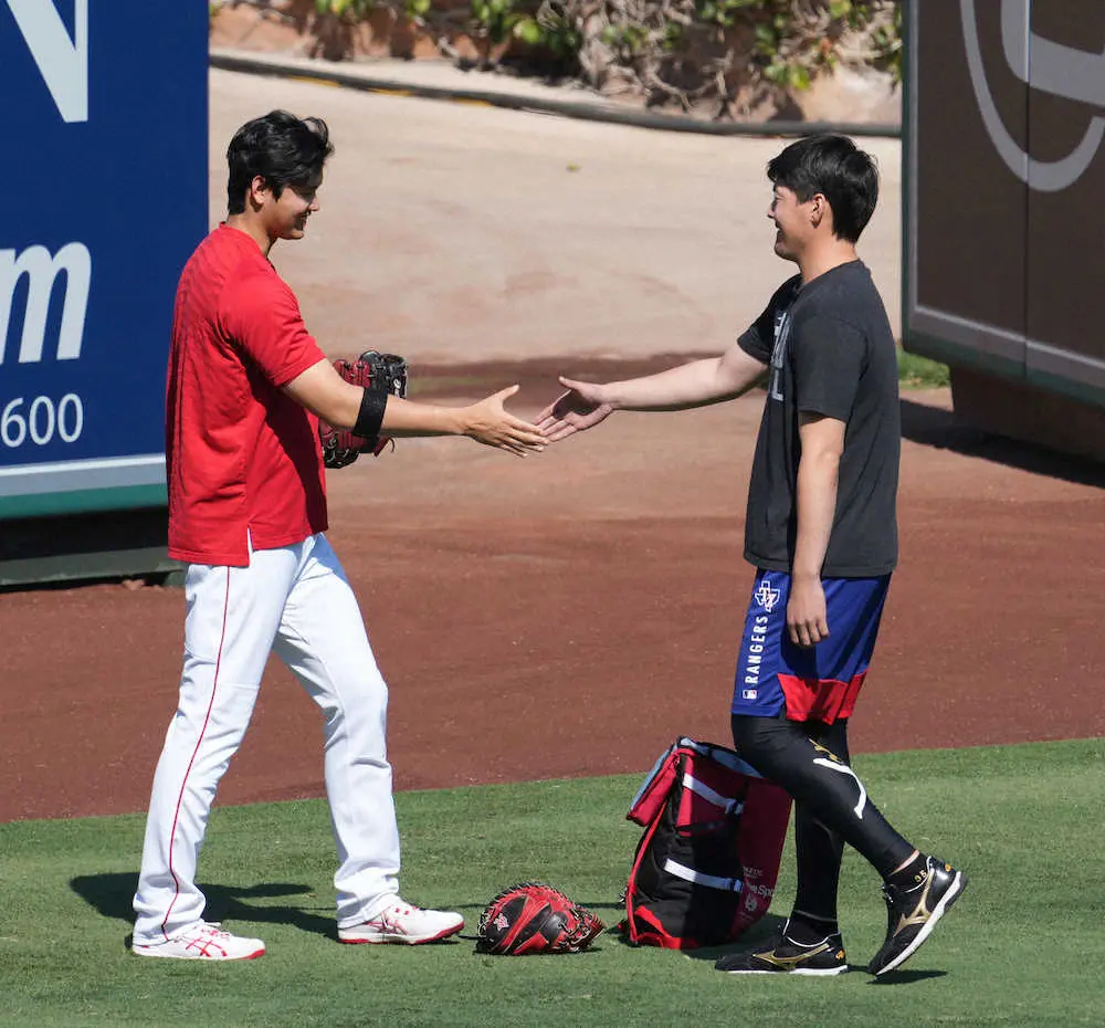 【画像・写真】大谷＆有原が17年以来のキャッチボールで交流　有原「懐かしい。相変わらずきれいな良い球」