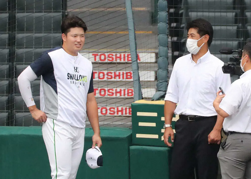 【画像・写真】侍ジャパン・稲葉監督　赤パンツ贈ったヤクルト・田口に感謝