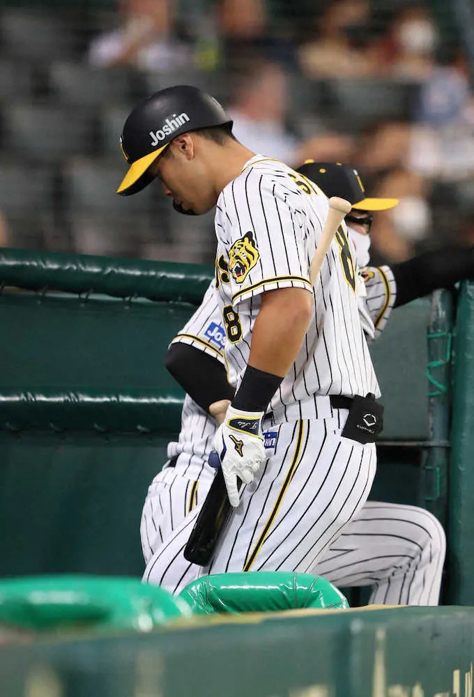 【画像・写真】阪神・佐藤輝　105試合目で初の欠場　怪物新人もスランプ試練　矢野監督「奪い取ればいい」奮起促す