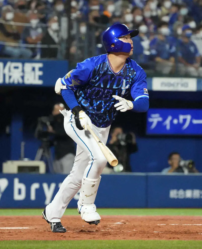 【画像・写真】DeNA・楠本　強力援護3ラン「“宮国さんに勝利を”とみんな気合が入っていた」