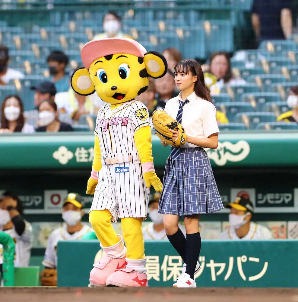 【画像・写真】元野球部マネジャーの女優・関水渚が甲子園での始球式に感激　「甲子園来られてとてもうれしい」
