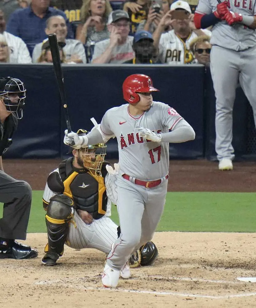 【画像・写真】敵地も大歓声！エンゼルス・大谷　代打出場で内野安打