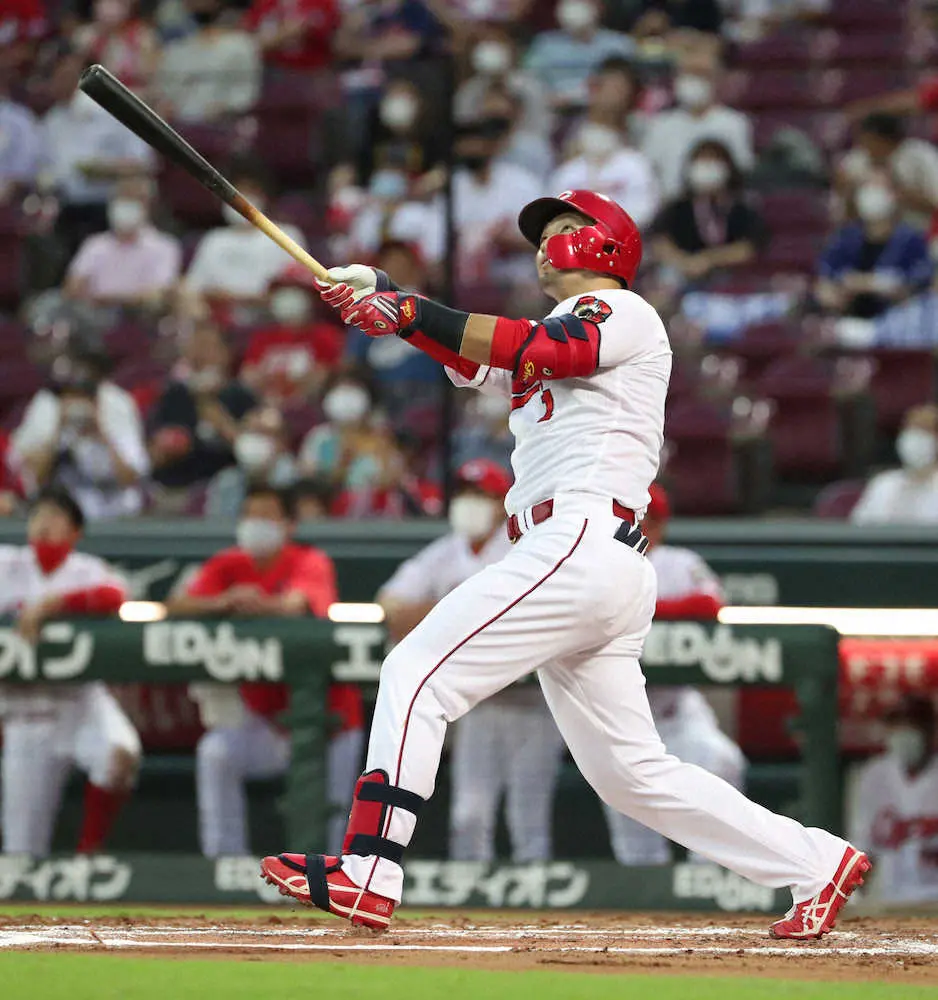 広島 誠也 5戦連発25号 打率も上昇 313 王 落合に次ぐ史上3人目の6年連続3割25発見えた スポニチ Sponichi Annex 野球