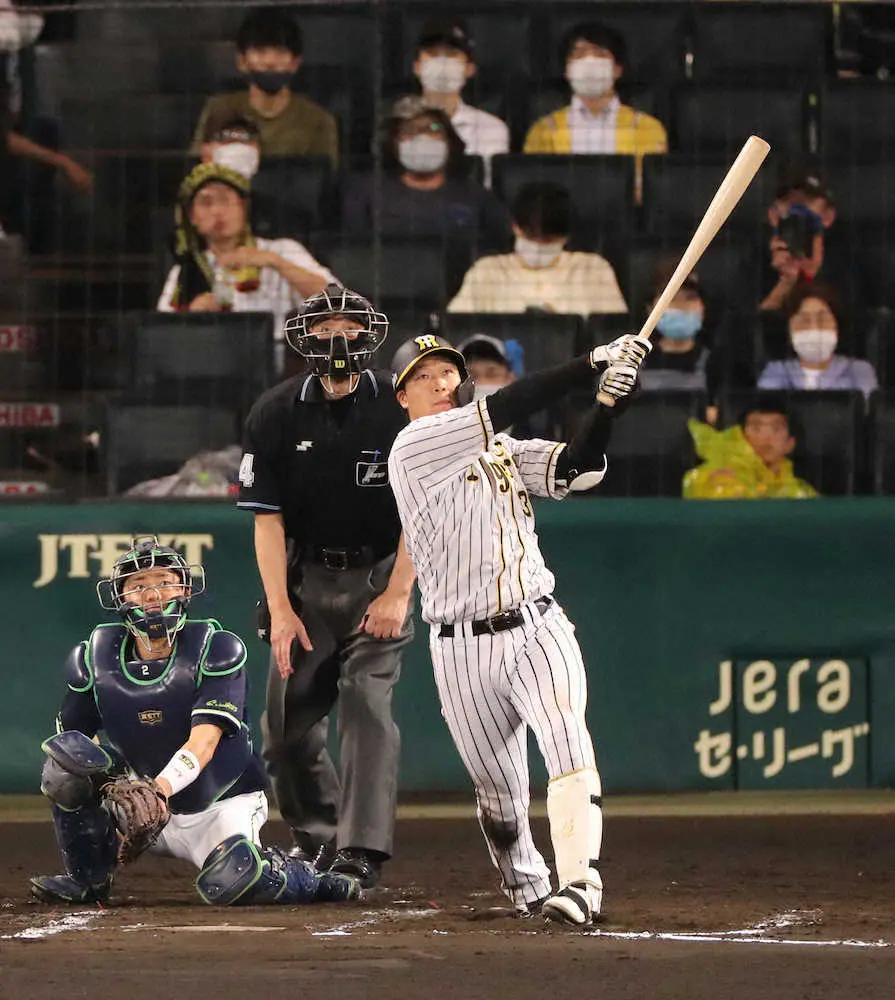 【画像・写真】阪神・大山　V2ランで完全復活!9月6試合で打率4割、早くも4度目お立ち台　巨人に2・5差