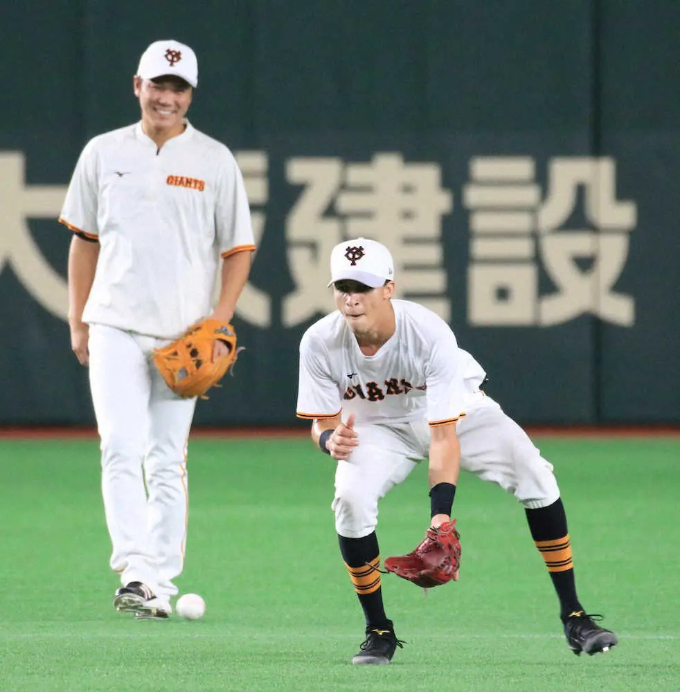 巨人育成の新外国人コンビが1軍練習参加 17歳デラクルーズ感激 坂本さんにいただいたグローブは宝物 スポニチ Sponichi Annex 野球