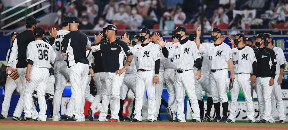 【画像・写真】井口監督　楽天3連戦大活躍レアード絶賛!ベンチでは“助言”も「ストライクさえ振ってくれれば」