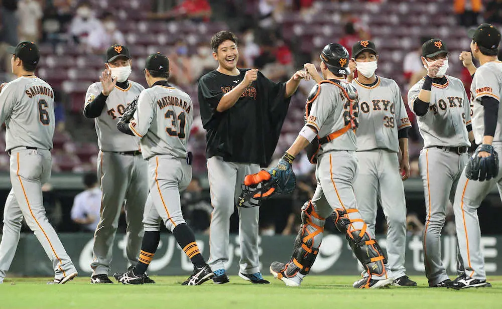【画像・写真】巨人・原監督、小林2年ぶり弾に目をこすりながらニヤリ「ナイスバッティングでしたですね」