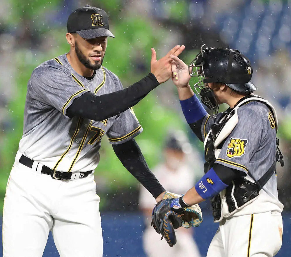 【画像・写真】虎の守護神は盤石や!　阪神・スアレスがヤクルト・マクガフに格の違いを見せる13戦連続零封