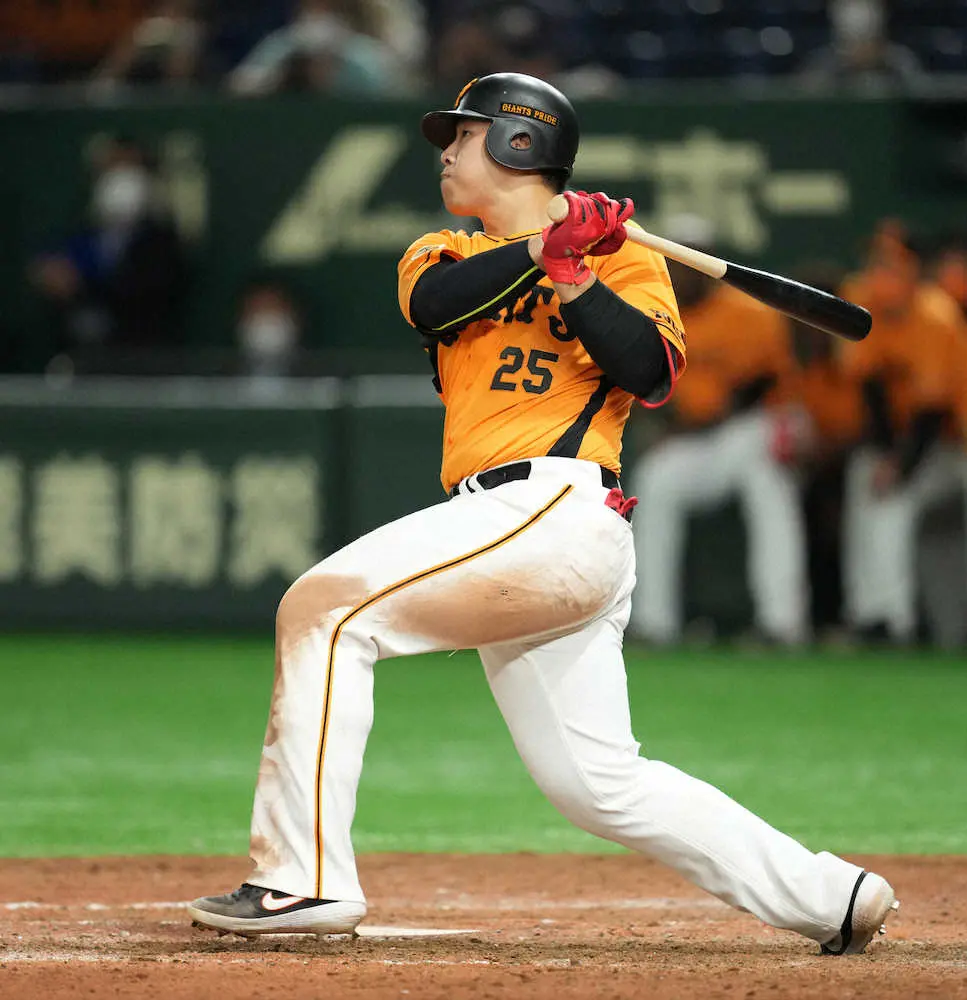 【画像・写真】巨人・岡本和が爆笑お立ち台　サヨナラ犠飛も「僕だったら走ってなかった。卓丸に感謝です」　