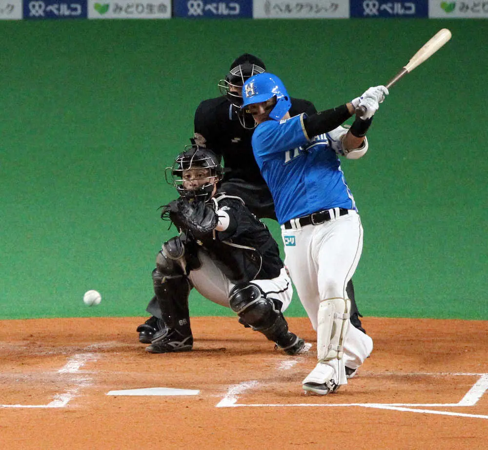 【画像・写真】日本ハム・佐藤、移籍後初3安打　森の助言で不振脱出「力を抜いて強く振ることを心がけた」