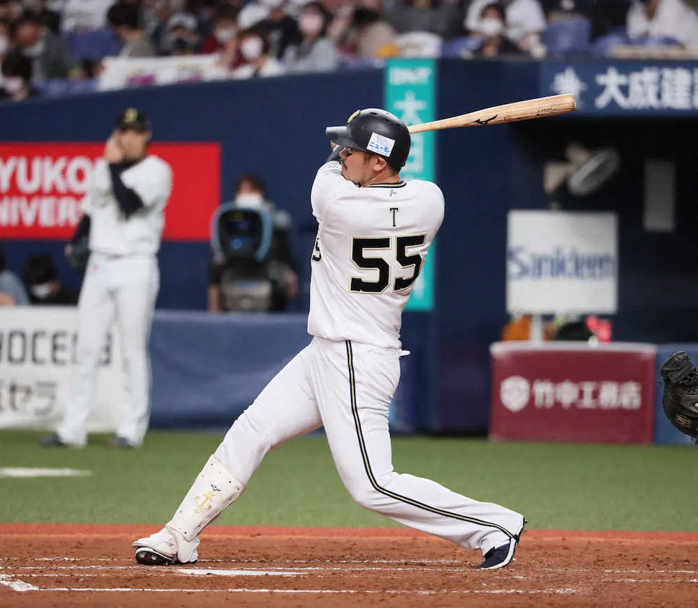 【画像・写真】オリックス・T―岡田　右中間5階席へ同点ソロ弾　「最高の結果になってくれてよかった」