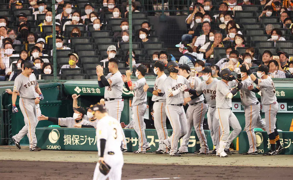 【画像・写真】巨人わっしょい連発！阪神戦で2回一挙7点　吉川3ラン＆坂本2ラン　逆転3連覇は絶対に諦めない！