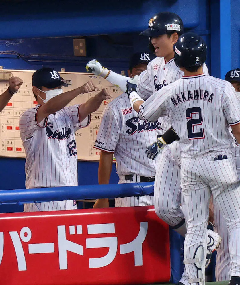 【画像・写真】ヤクルト　3連勝で今季最多タイ貯金12　村上の最年少100号到達弾など投打かみ合い首位猛追